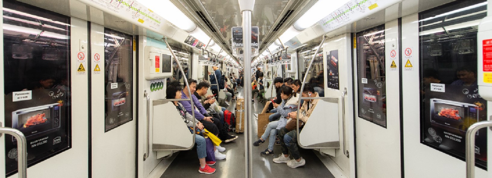 上海地鐵1號(hào)線(xiàn)車(chē)廂廣告