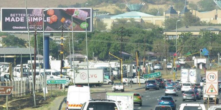 南非高速公路廣告